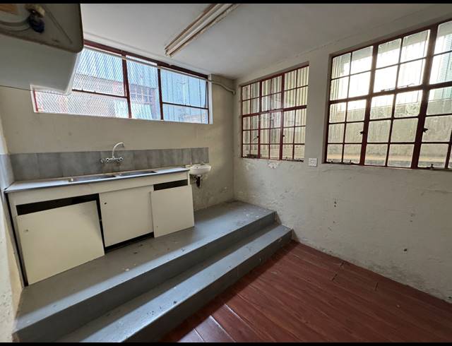 3,000M² WAREHOUSE FOR SALE IN WYNBERG
